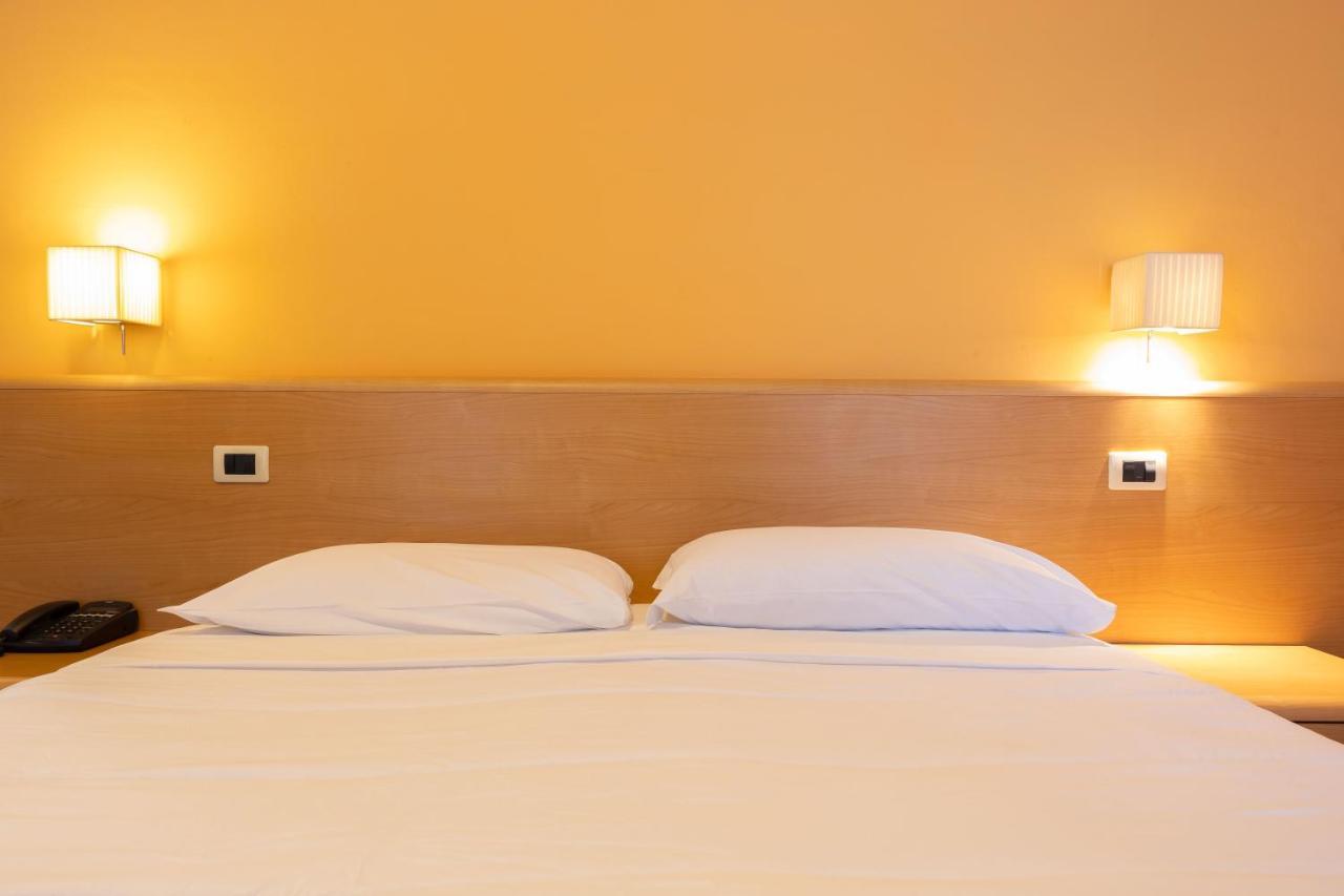 Hotel La Fertè Asti Bagian luar foto