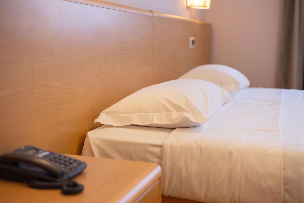 Hotel La Fertè Asti Bagian luar foto