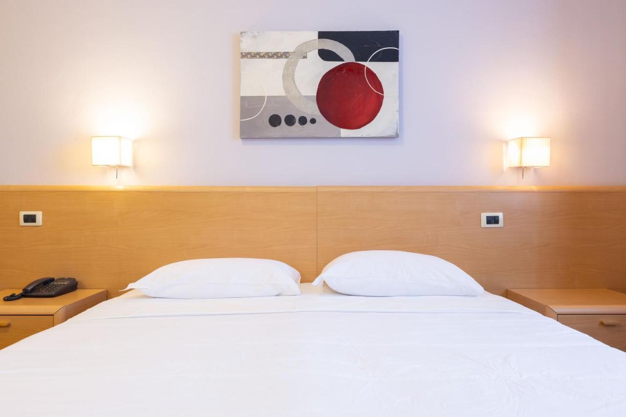 Hotel La Fertè Asti Bagian luar foto