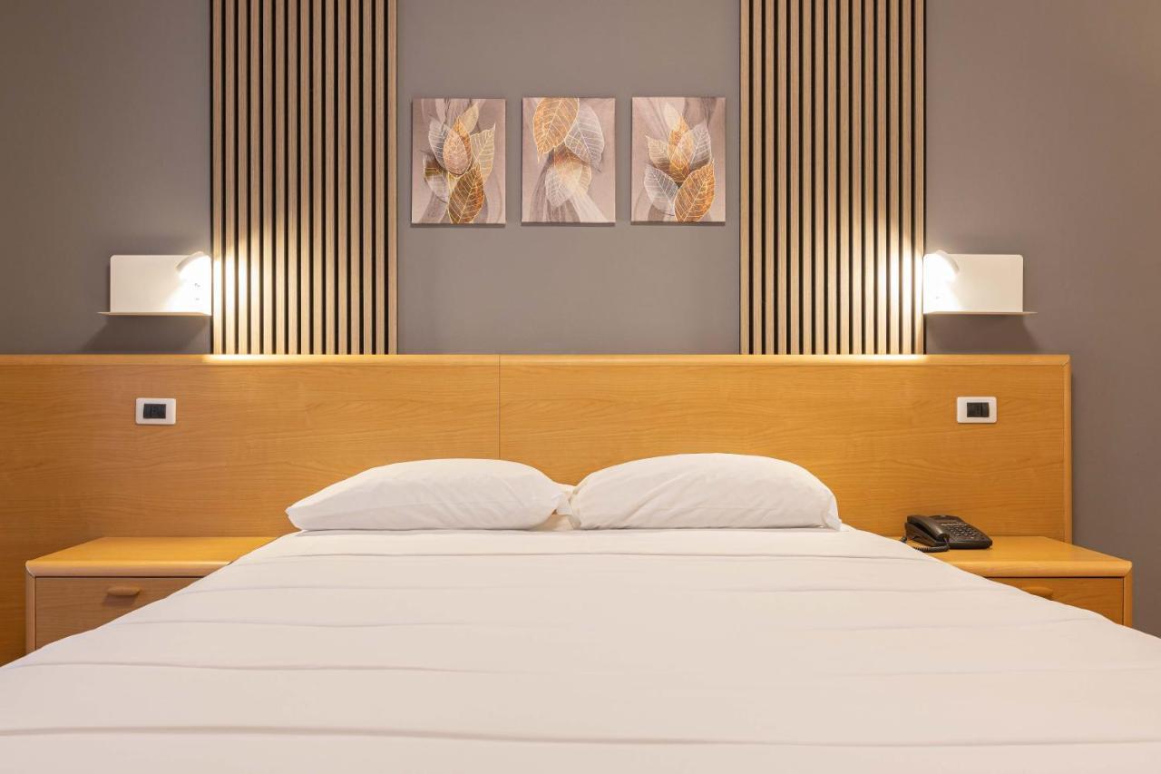 Hotel La Fertè Asti Bagian luar foto
