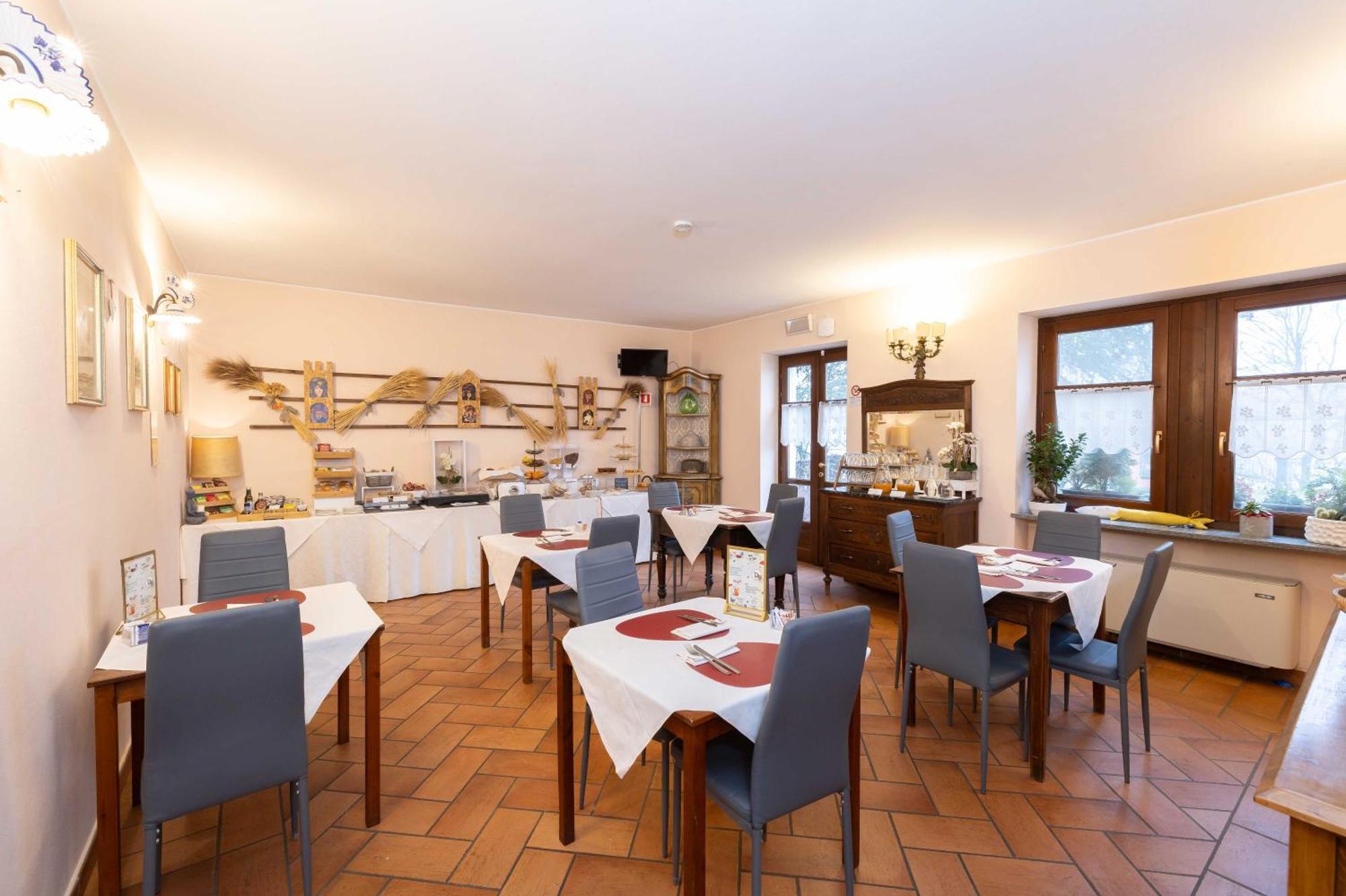 Hotel La Fertè Asti Bagian luar foto
