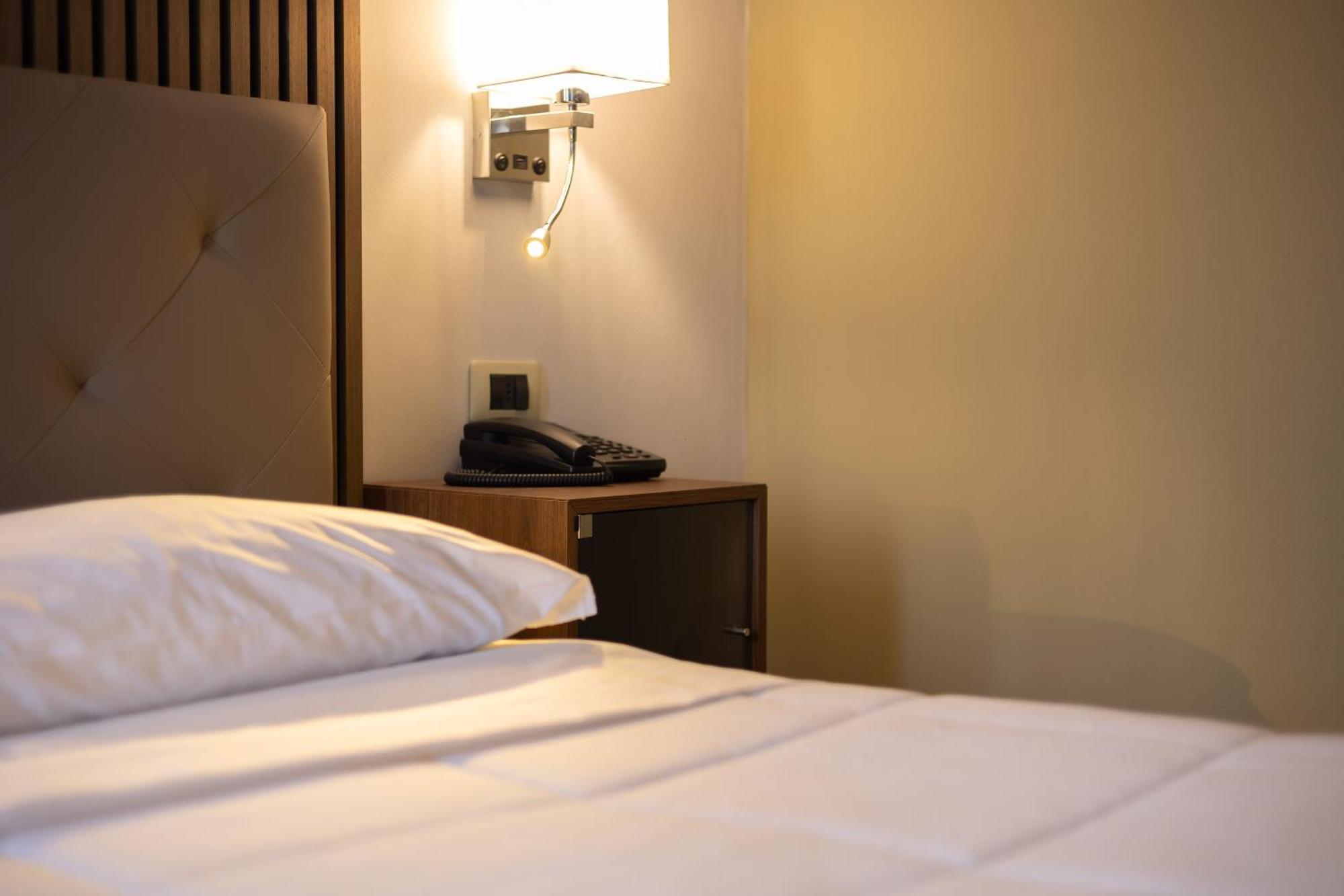 Hotel La Fertè Asti Bagian luar foto